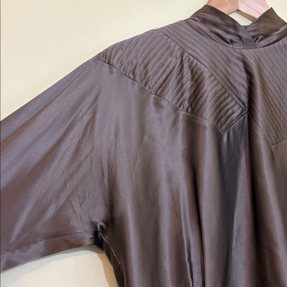 Joanie Char | 100% Silk Brown Button-Back Pleated Yoke Mock Neck Blouse Top 8 - Picture 8 of 17